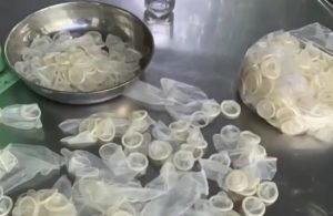 Confiscan más 300 mil condones usados que iban ser revendedidos