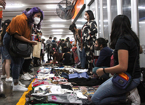 Las protestas de las mujeres se dan tras denuncias de carteles que señalaban una prohibición del trueque en el metro de la CDMX